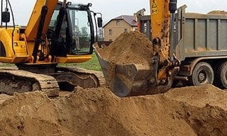 Выкопать яму экскаватором в Георгиевске от 922 руб. - 2Землекопа-Грг 